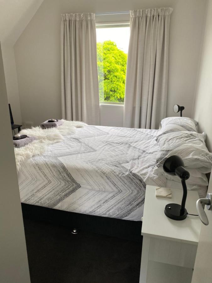 Home By Hagley Park Christchurch Bagian luar foto