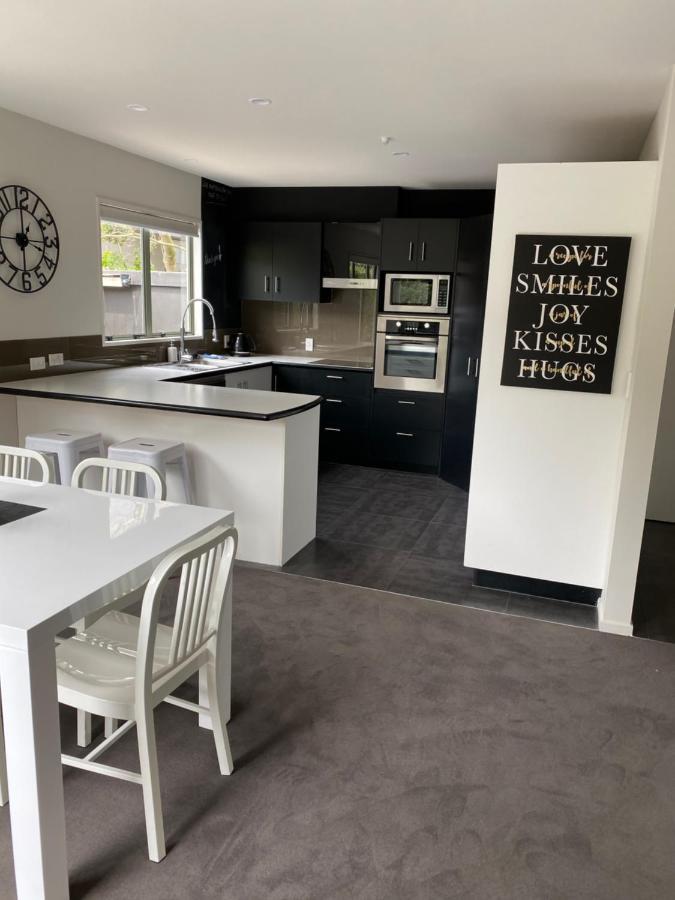 Home By Hagley Park Christchurch Bagian luar foto